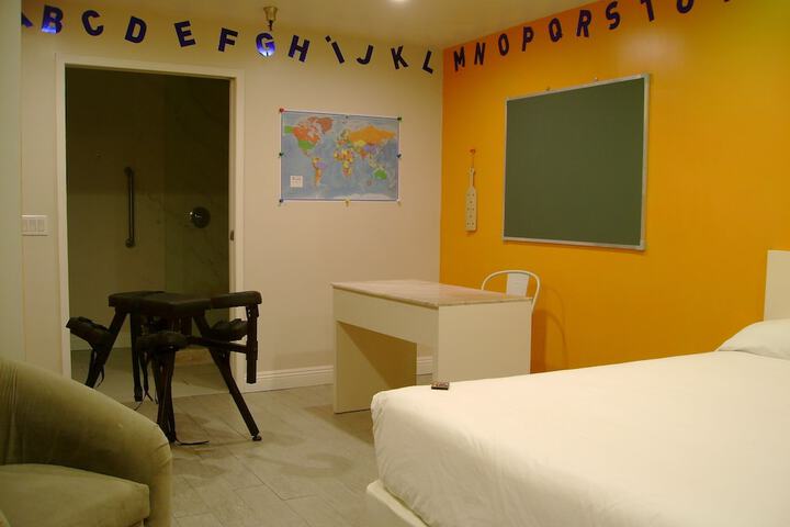 2 Queen Beds (13 of 16)