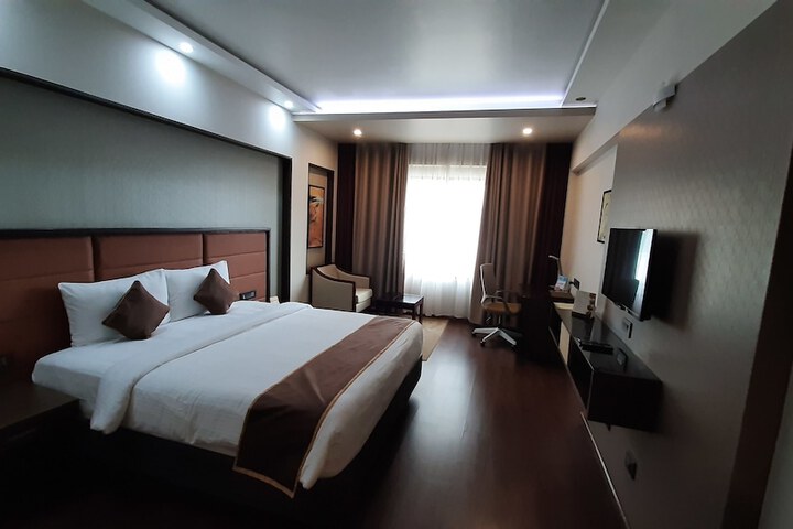 Room 7 of 75