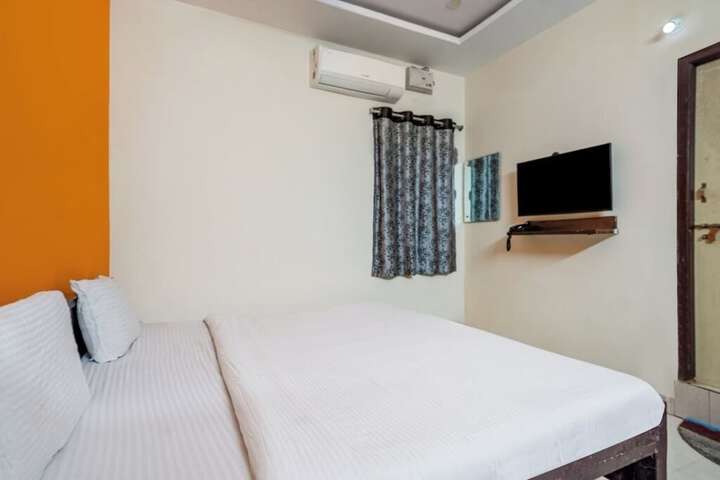 Room 11 of 23
