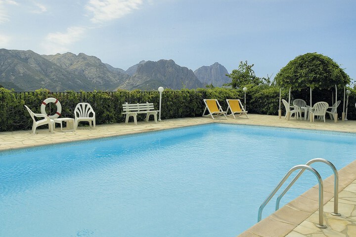 Pool 16 of 41