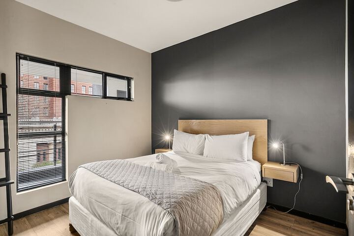 Room 25 of 215