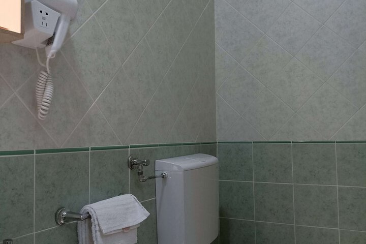 Room 24 of 36