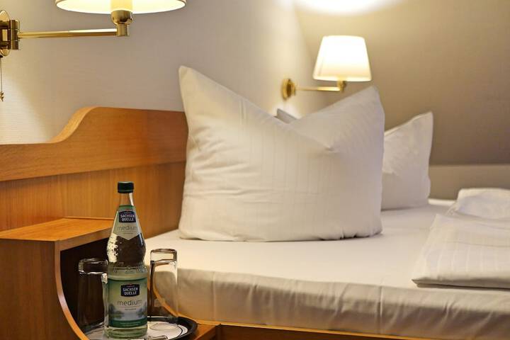 Room 3 of 33