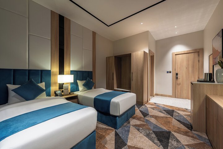 Room 8 of 19