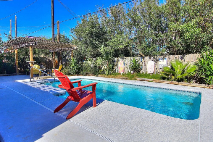 Pool 10 of 17