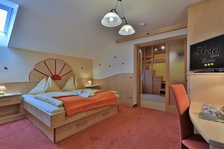 Room 12 of 87