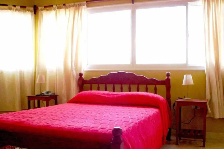 Room 5 of 12
