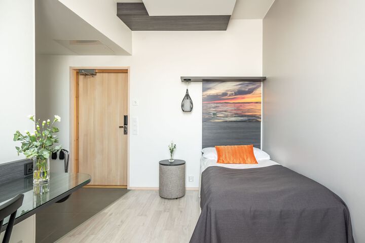 Room 17 of 40