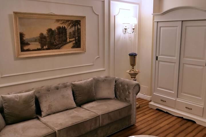 Room 13 of 27