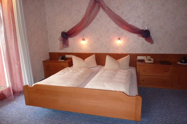 Room 12 of 49