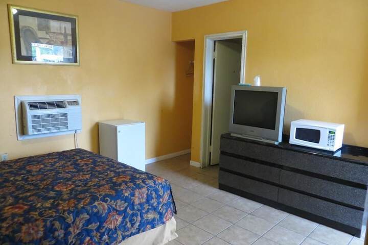 Room 5 of 13