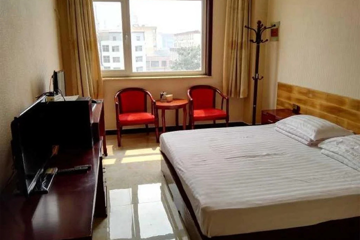 Room 5 of 8