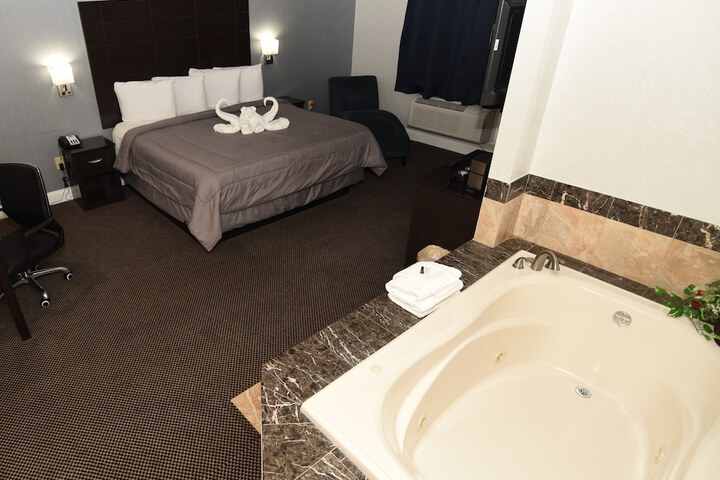 1 King Bed (32 of 33)