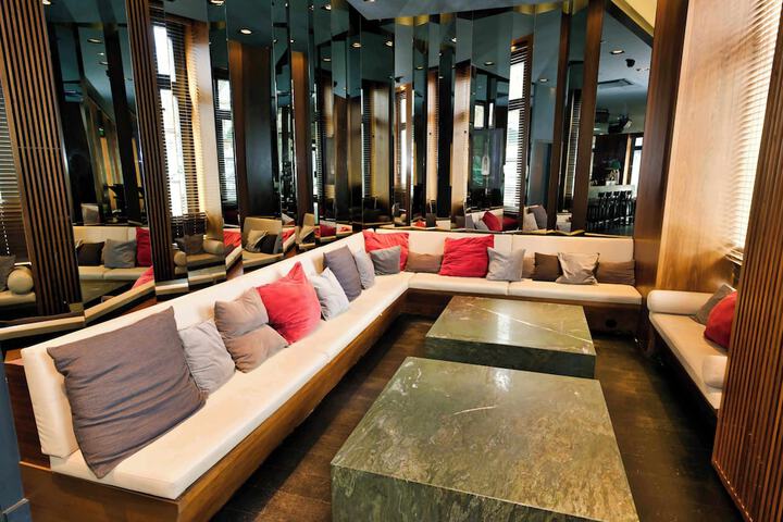 Lounge 62 of 86