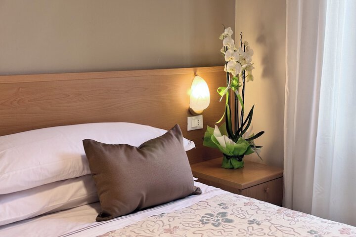 Room 4 of 33
