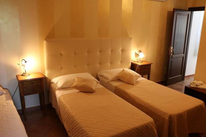 Room 11 of 30