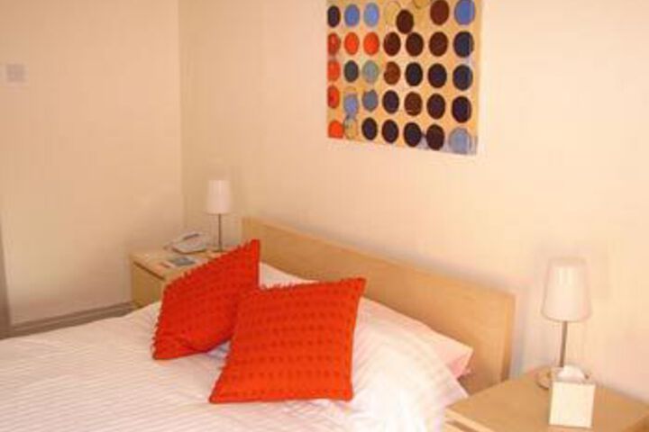Room 10 of 16