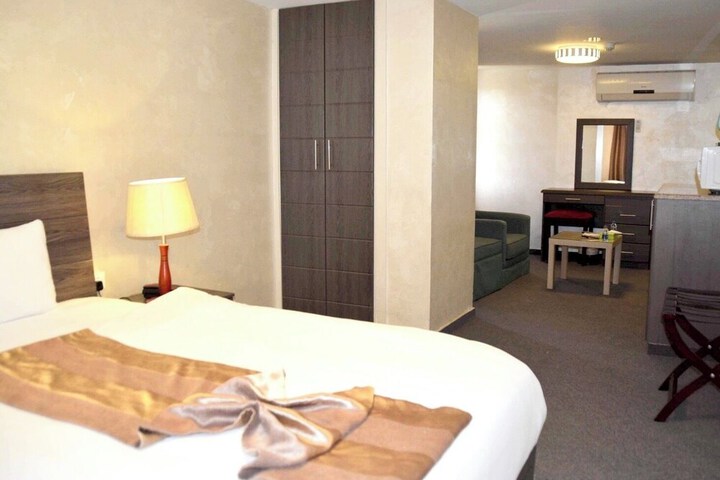 Room 27 of 59