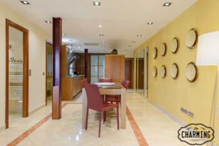 Room 12 of 18