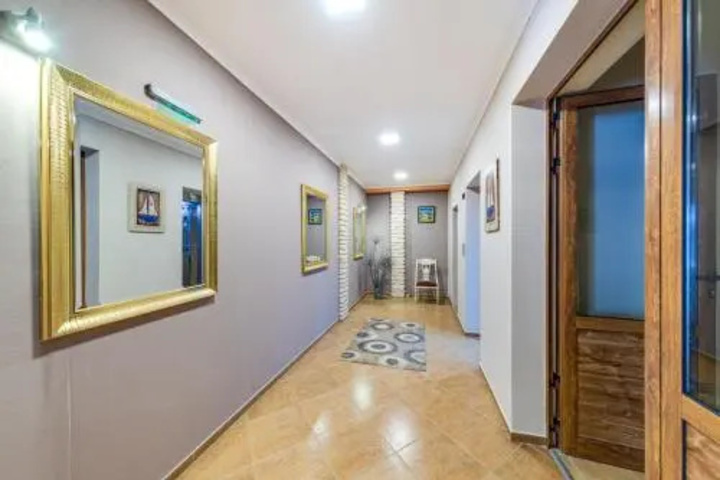 Room 5 of 8