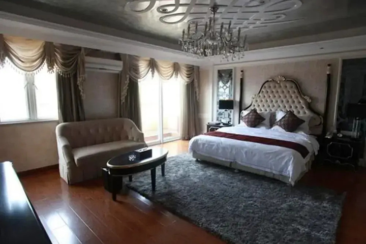 Room 3 of 14