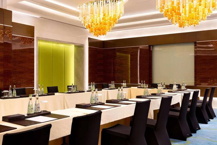 Business Center 119 of 127