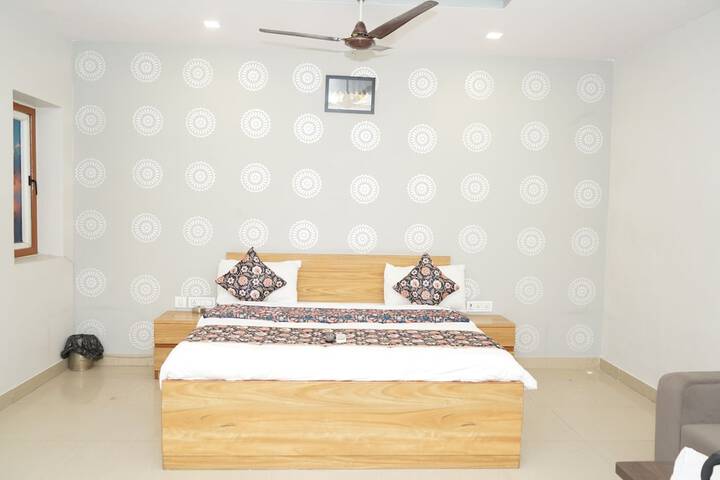 Room 8 of 31