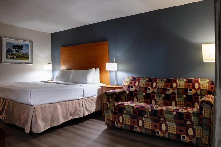 1 King Bed (6 of 6)