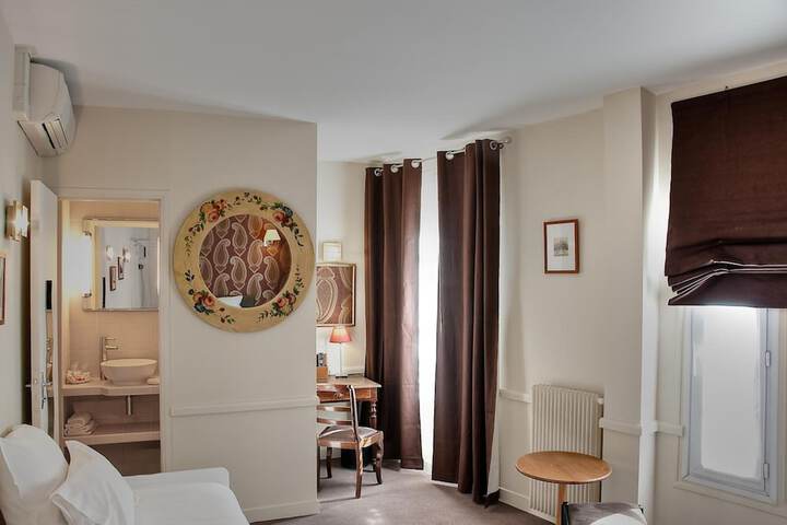 Room 28 of 40