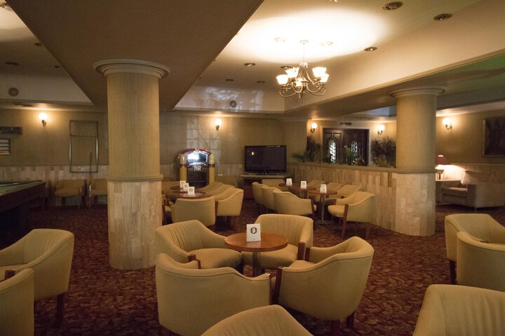 Lounge 45 of 55