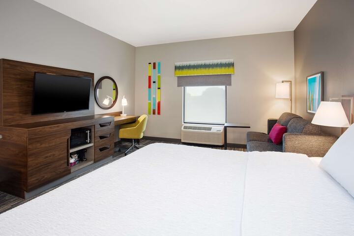 1 King Bed (11 of 18)