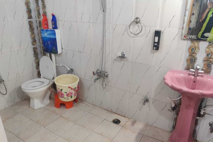 Room 10 of 12