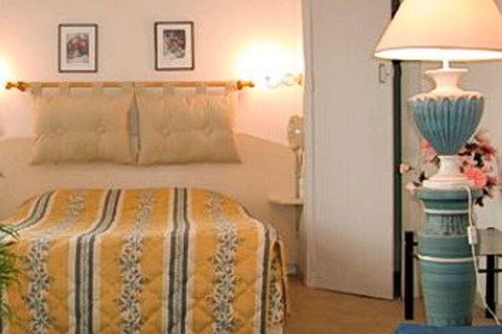 Room 4 of 10