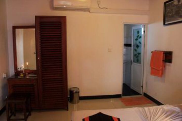 Room 7 of 16