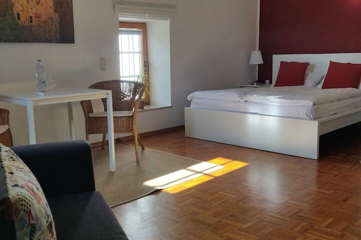 Room 5 of 33