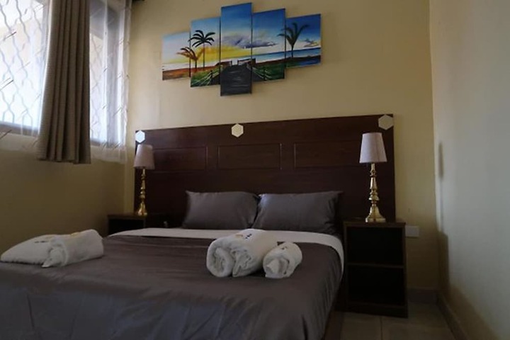 Room 5 of 12