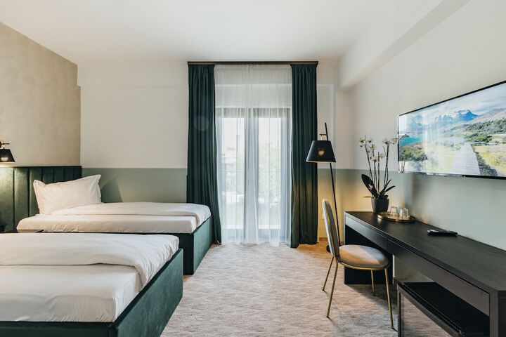 Room 14 of 65