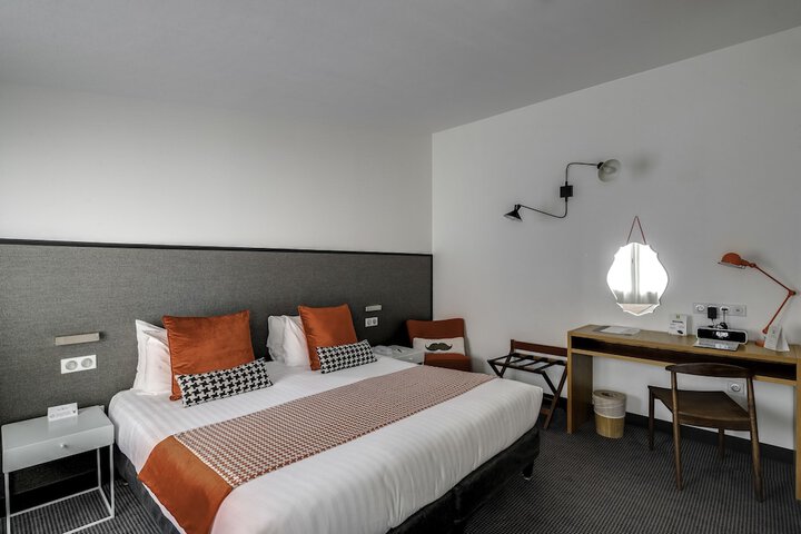 Room 9 of 60