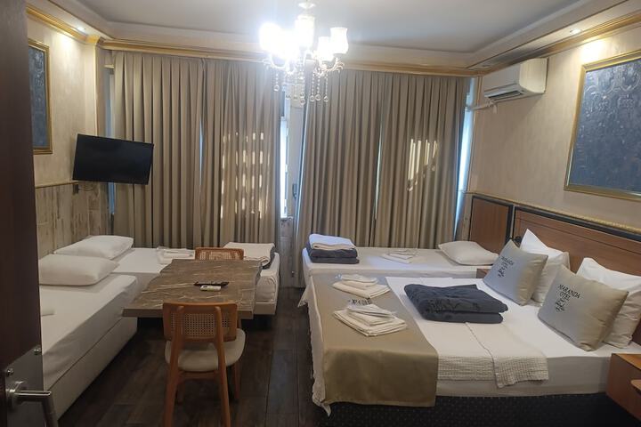 Room 44 of 170