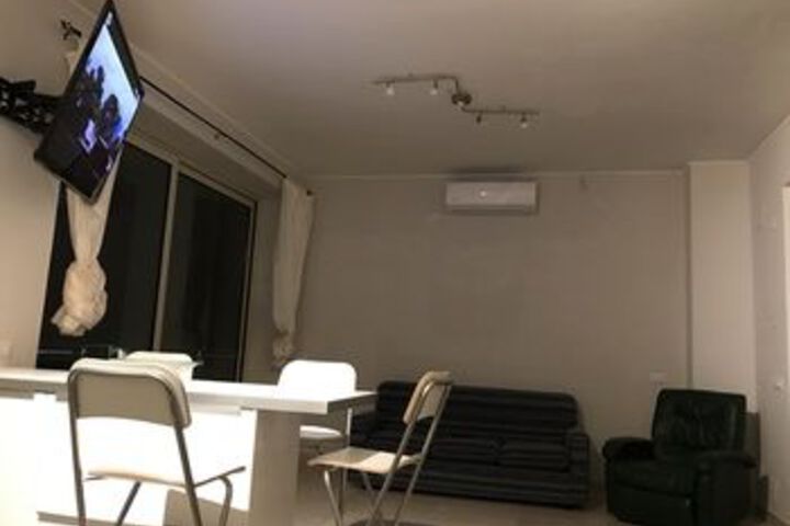 Room 7 of 10