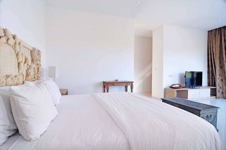 Room 4 of 24