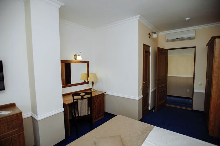 Room 32 of 50