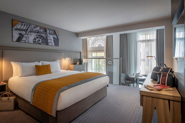 Room 8 of 32