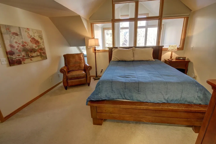 Room 4 of 13