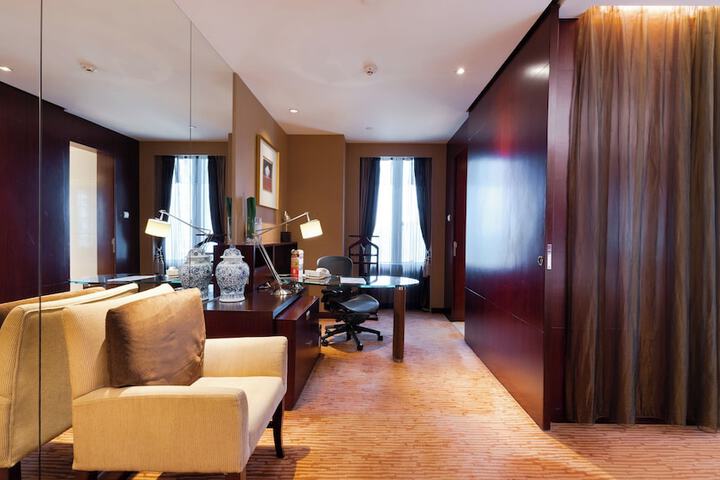 Room 18 of 60