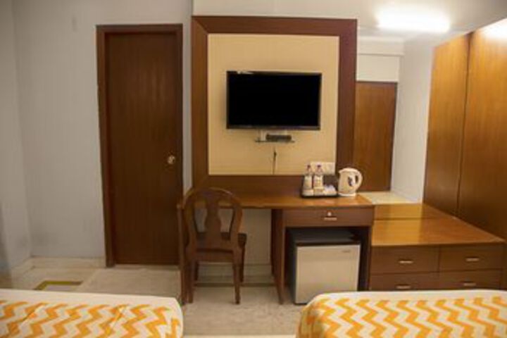 Room 10 of 26