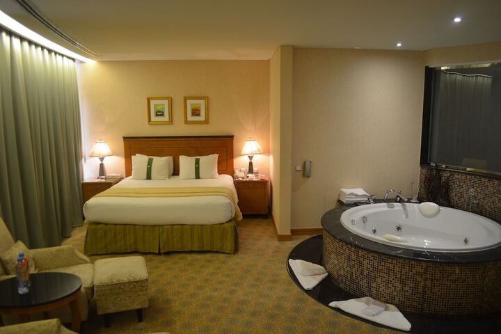 Room 14 of 48