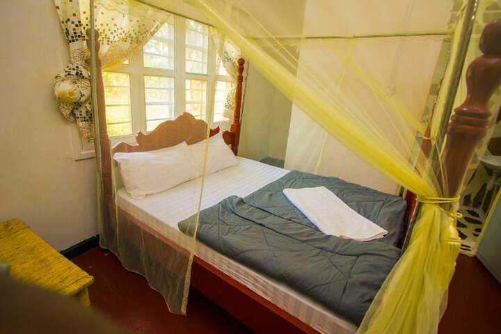 Room 4 of 17