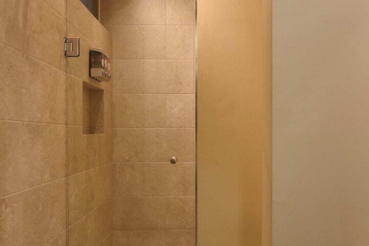 Room 28 of 34