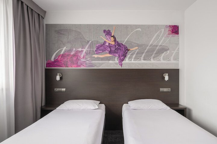 Room 27 of 139